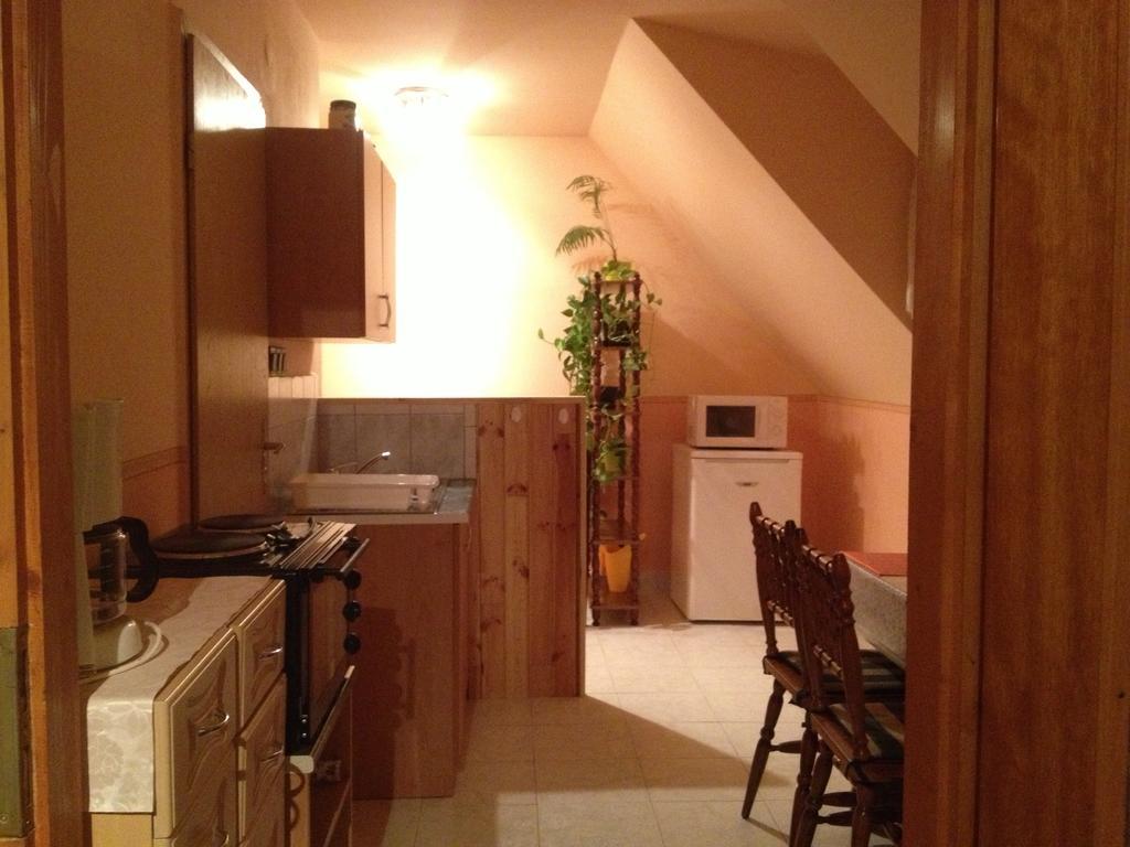 Lilla Apartman Sárvár Szoba fotó